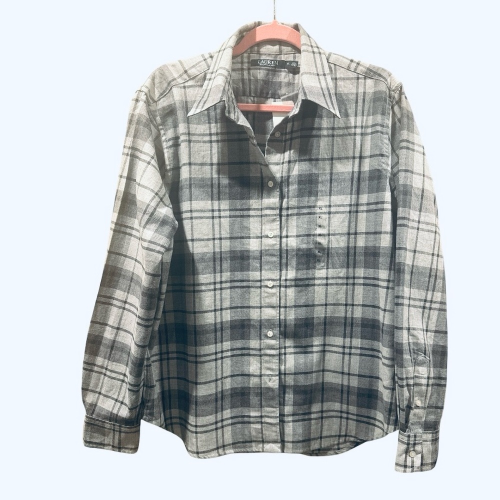 LAUREN RALPH LAUREN Gray Plaid Collared‎ Long Sleeve
Button down shirt 
Size XL